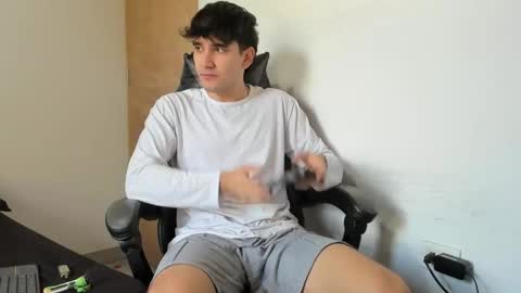 Snapshot of leo_jones389 chatting on September 23, 3:15 pm Leo Jones online show from September 23, 3:15 pm