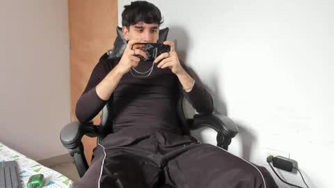 Snapshot of leo_jones389 chatting on September 30, 6:24 pm Leo Jones online show from September 30, 6:24 pm