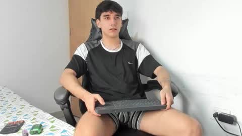 Snapshot of leo_jones389 chatting on October 1, 6:25 pm Leo Jones online show from October 1, 6:25 pm