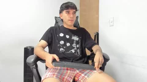 Snapshot of leo_jones389 chatting on October 21, 9:48 pm Leo Jones online show from October 21, 9:48 pm