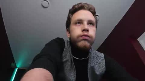 Leo online show from November 21, 10:30 pm