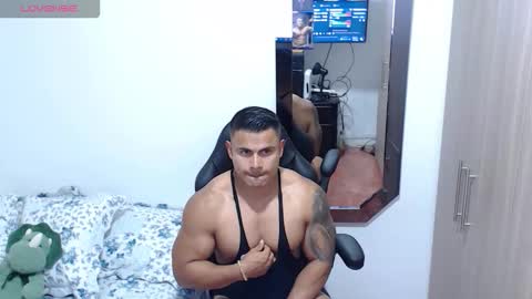 Snapshot of leo_muscleboy chatting on January 8, 1:08 am Leo online show from January 8, 1:08 am