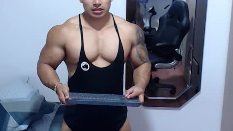 Snapshot of leo_muscleboy chatting on February 24, 2:42 am Leo online show from February 24, 2:42 am