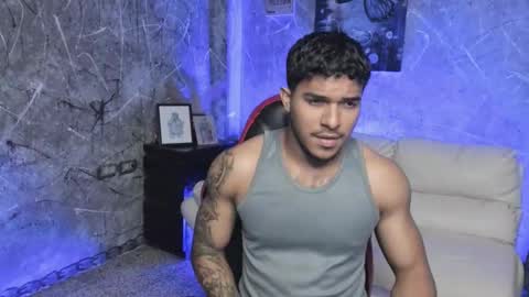 Leo independent model online show from October 20, 11:27 pm