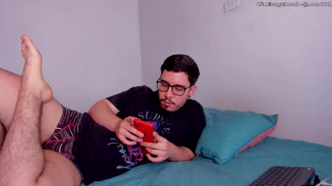 Snapshot of leoandviolet chatting on October 19, 5:13 pm Carlos Alissa. Help us to reach 100 likes online show from October 19, 5:13 pm