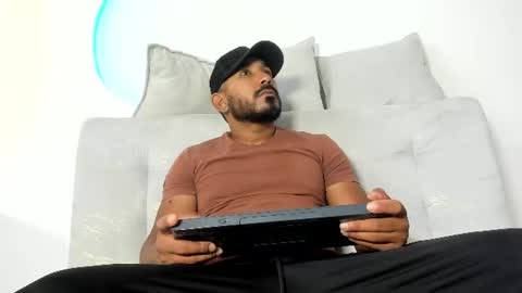 leo  online show from June 25, 1:15 pm