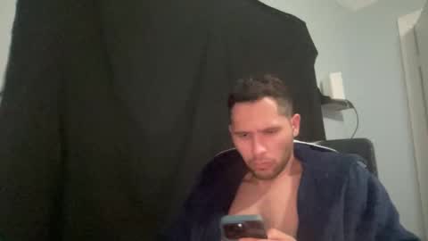 Snapshot of leoman2303 chatting on January 7, 7:22 am Leo G online show from January 7, 7:22 am