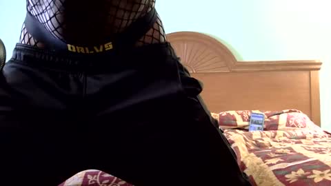 Snapshot of leon8726 chatting on December 7, 6:32 am Mr. Good Bar online show from December 7, 6:32 am