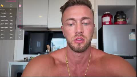 Snapshot of leon_lovefitness chatting on April 22, 12:35 am Leon online show from April 22, 12:35 am