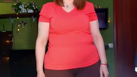 Snapshot of leona_tracie chatting on February 13, 5:25 am Leona tracie online show from February 13, 5:25 am