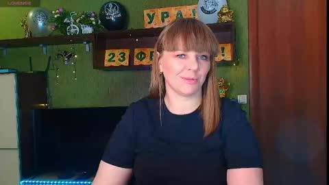 Snapshot of leona_tracie chatting on February 22, 10:30 pm Leona tracie online show from February 22, 10:30 pm