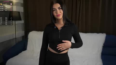 Snapshot of leonameile chatting on November 26, 1:06 am Mila online show from November 26, 1:06 am