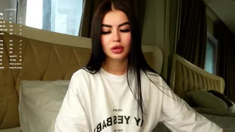 Snapshot of leonameile chatting on April 12, 3:11 am Mila online show from April 12, 3:11 am