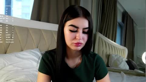 Snapshot of leonameile chatting on April 13, 3:12 am Mila online show from April 13, 3:12 am