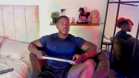 Leandro jones online show from February 6, 7:39 pm