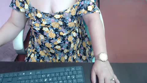 leonela   online show from October 15, 4:51 pm