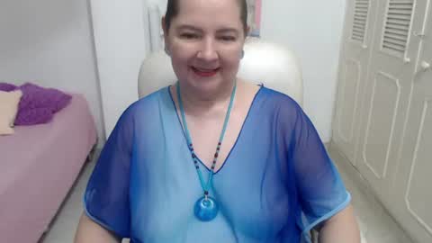 leonela   online show from July 7, 7:45 am