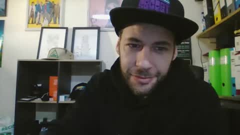 Snapshot of leonidascum chatting on February 18, 9:27 am leonidascum online show from February 18, 9:27 am