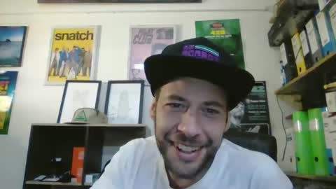 Snapshot of leonidascum chatting on February 19, 10:22 am leonidascum online show from February 19, 10:22 am