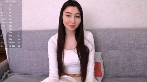 Snapshot of leonieschmith chatting on February 2, 8:13 am Alice online show from February 2, 8:13 am