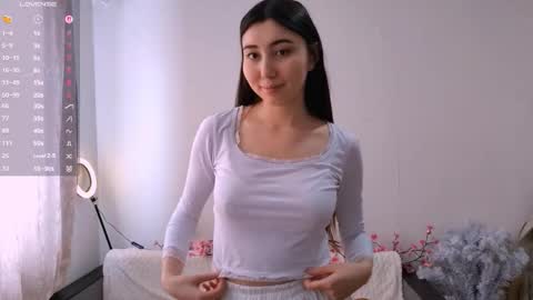 Snapshot of leonieschmith chatting on February 9, 8:07 am Alice online show from February 9, 8:07 am