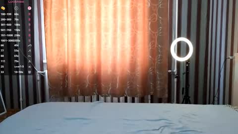 Snapshot of leonieschmith chatting on February 14, 8:33 am Alice online show from February 14, 8:33 am