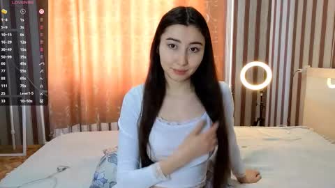 Snapshot of leonieschmith chatting on February 15, 8:13 am Alice online show from February 15, 8:13 am