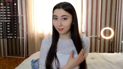 Snapshot of leonieschmith chatting on February 25, 8:13 am Alice online show from February 25, 8:13 am