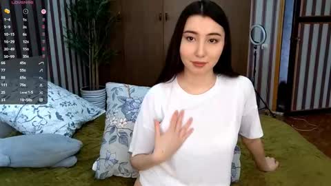 Snapshot of leonieschmith chatting on March 2, 7:59 am Alice online show from March 2, 7:59 am