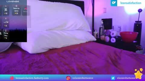 Snapshot of leonsatisfaction chatting on December 1, 8:42 pm Leon Robertson online show from December 1, 8:42 pm