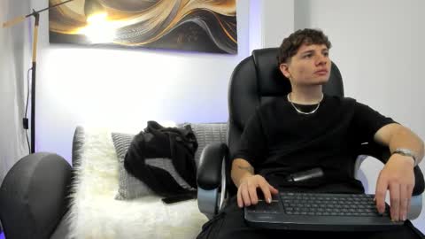 Leo  online show from November 9, 4:55 am