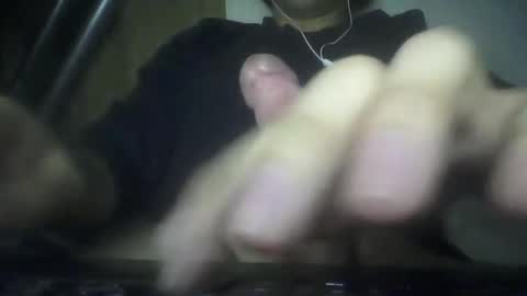 Snapshot of leoonel_95 chatting on December 18, 5:02 am leoonel_95 online show from December 18, 5:02 am