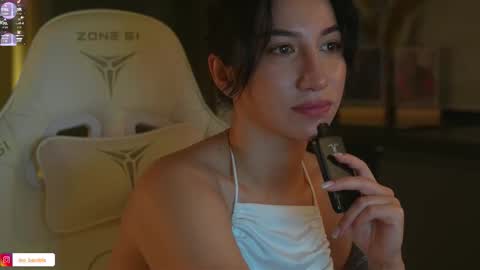 Leora online show from November 17, 5:19 pm