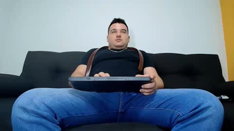 leoreem_ online show from November 6, 1:06 am