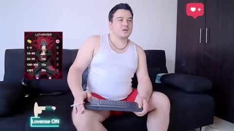 Snapshot of leoreem_ chatting on February 11, 9:42 pm leoreem_ online show from February 11, 9:42 pm