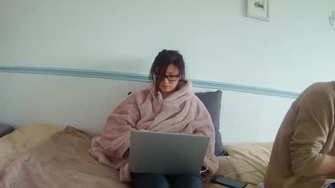 Snapshot of lepetitfeet chatting on February 18, 12:28 pm LePetitFeet1 online show from February 18, 12:28 pm