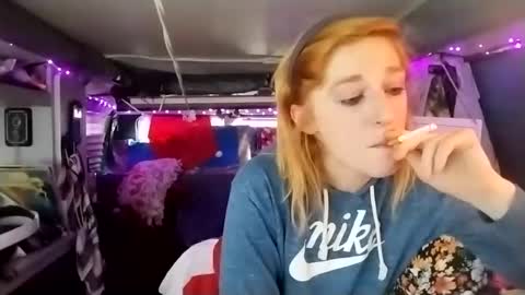 LesleyGumGrass- The Boring Trans girl online show from February 19, 5:49 pm
