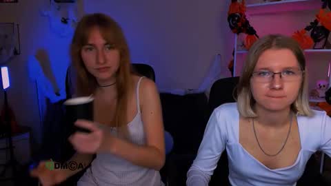 leslie_bird online show from October 28, 9:46 am