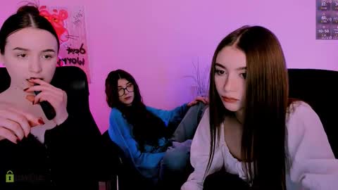 Snapshot of leslie_bird chatting on February 3, 2:33 pm leslie_bird online show from February 3, 2:33 pm