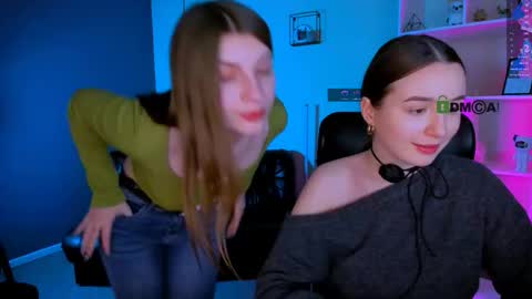 Snapshot of leslie_bird chatting on February 6, 9:56 am leslie_bird online show from February 6, 9:56 am