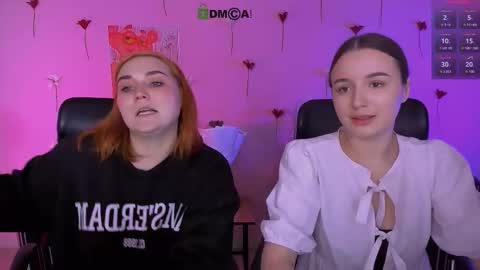 Snapshot of leslie_bird chatting on February 23, 9:39 am leslie_bird online show from February 23, 9:39 am