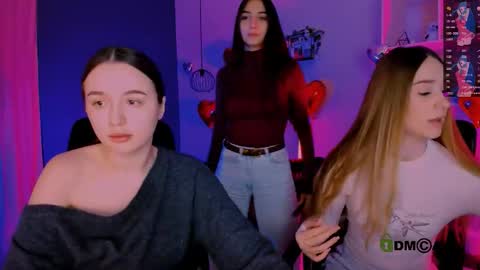 Snapshot of leslie_bird chatting on February 24, 10:02 am leslie_bird online show from February 24, 10:02 am