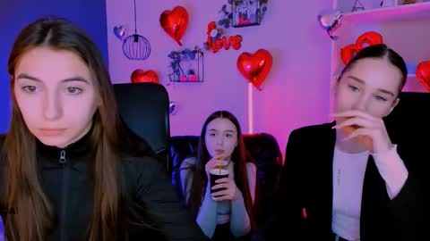 Snapshot of leslie_bird chatting on March 4, 9:59 am leslie_bird online show from March 4, 9:59 am