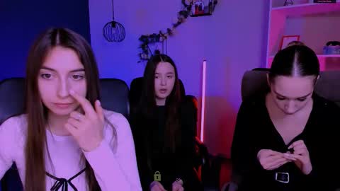 leslie_bird online show from March 12, 10:10 am