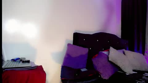 Snapshot of leslie_lorena_ chatting on September 26, 4:16 am Queen online show from September 26, 4:16 am