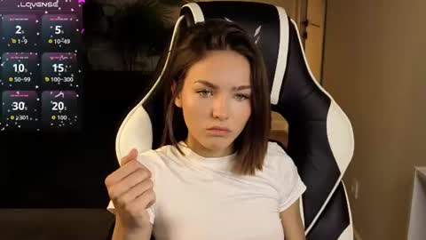 Leslie online show from June 23, 1:03 am