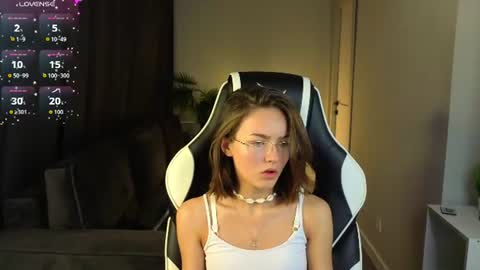 Leslie online show from July 5, 1:01 am
