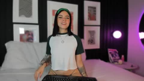 leslie_thompson online show from January 6, 8:12 pm