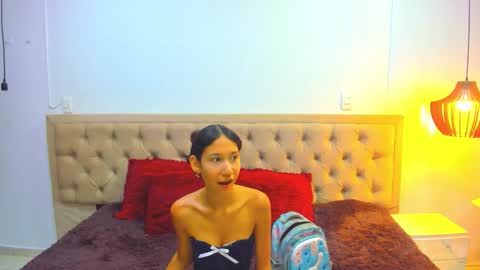 L E S L E Y  AND  D R A K O online show from January 16, 10:47 pm