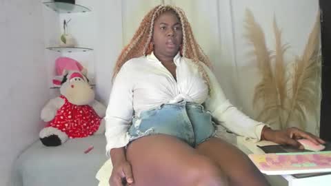 lesliee_brownn online show from February 10, 8:18 am